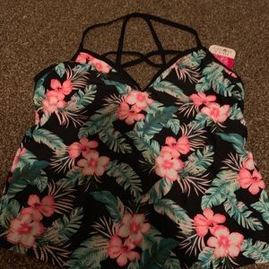💫3/$35💫 Women’s floral tankini (top only)